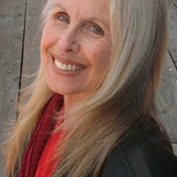 Jane Singer — Selene (voice)