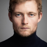 Oliver Smiles — Swedish Presenter