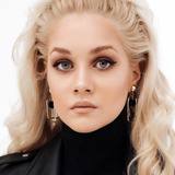 Алина Воскресенская — Sofa