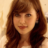 Carolinie Figueiredo — Júlia Oliver