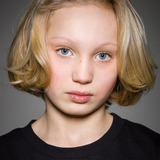 Хелена Ценгель — Josy Larenz