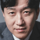 윤세웅 — Sang-yeon's father