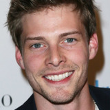 Хантер Пэрриш — Douglas Rhodes