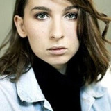 Louise Borel — Ayudante Sophie