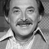 Bill Macy — Walter Findlay