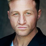 Michael John Treanor — Agente  James Clark