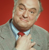 Gordon Jump — Arthur Carlson