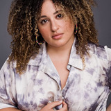 Симона Рекаснер — Gabby Lewis