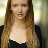 Дельфи Эванс — Abby Riser