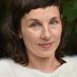 Meret Becker — Bestattungsunternehmerin