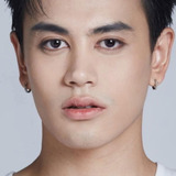 Aomstin Thakrit Patthanaworakit — Suea