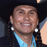 Мо Брингс Пленти — Sitting Bull