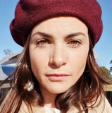 Luciana González Costa — Carla