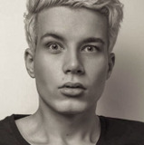 Daniel Krejčík — Viktor