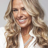 Adriane Galisteu — Zelda Larocque