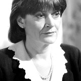 Patricia Maynard — Cora Munro