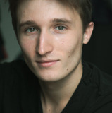 Geoffrey Carlassare — Geoffrey le majordome