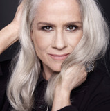 Vera Holtz — Lucinda Pereira Oliveira (Mãe Lucinda)