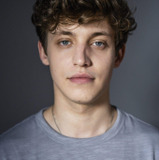 Sebastian Dela — Bronek Jamroży