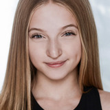 Lilly Bartlam — Gwen