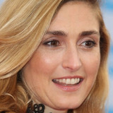 Julie Gayet — Victoire Delorme