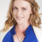 Holly Shanahan — Detective Carole Derwent