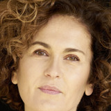 Marie-Lou Sellem — Amalia Freud (Mutter)