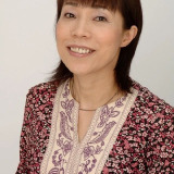 白鳥英美子 — Narrator (voice)