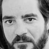 José Carlos Garcia — Homem Quiosque Jornais