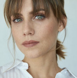 Аура Гарридо — Valeria Gascón