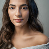 Buket Komur — Nora