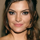 Mayana Neiva — Charlene de Carvalho