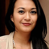 Kenes Andari — Mrs. Anin