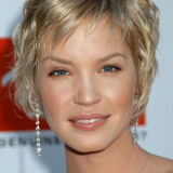 Ashley Scott — Helena Kyle / Huntress