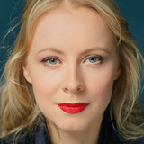 Екатерина Виноградова — кассир сбербанка