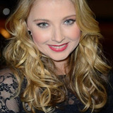 Elisabeth Harnois — Serena Warren