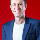 Tiago Leifert — Self - Host