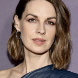 Jessica Raine — Julia