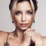 Luciana Abreu — Ana Flor Valente