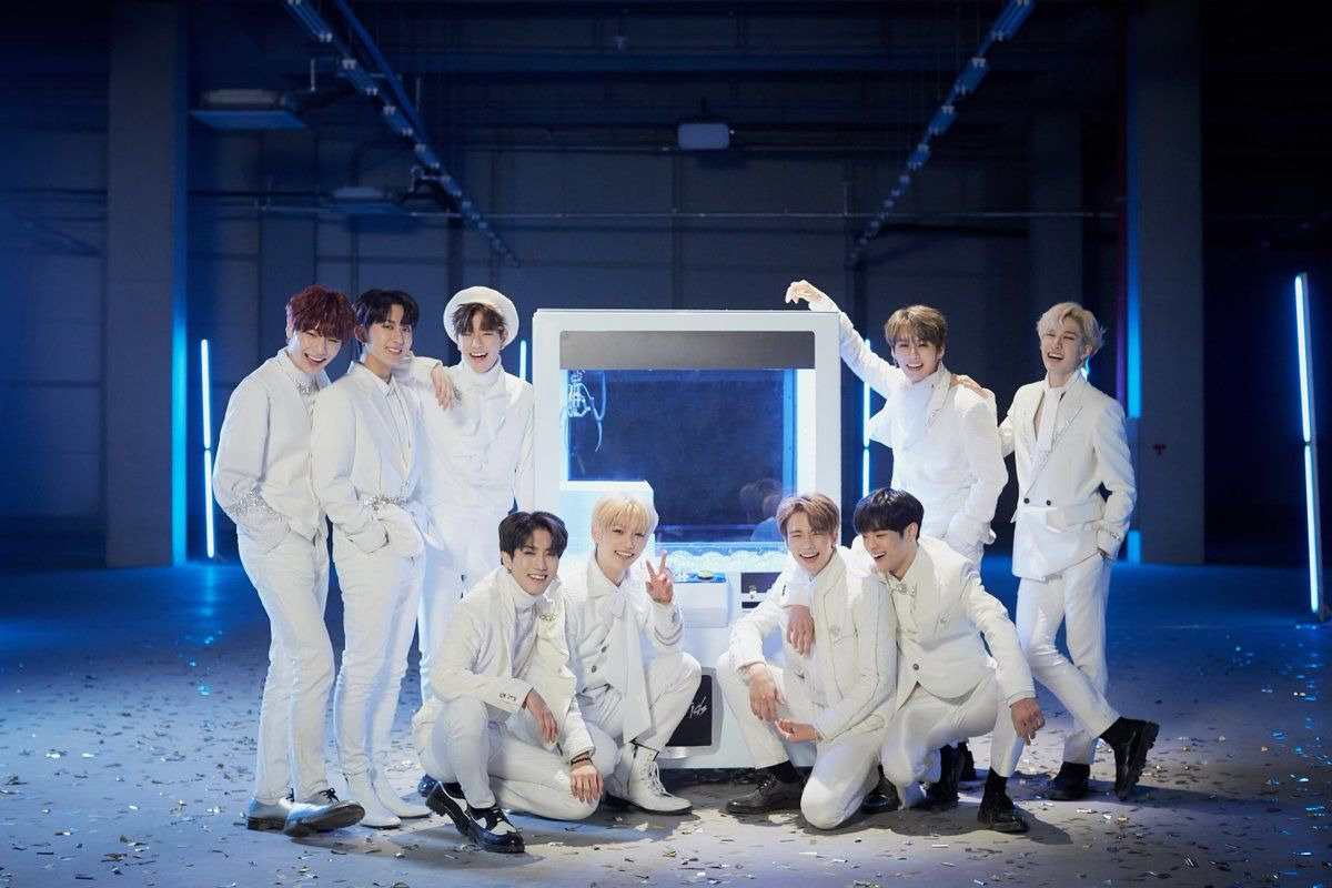 Сериал В поисках Stray Kids