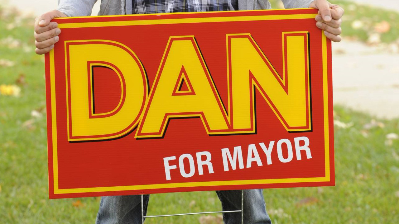 Сериал Dan for Mayor
