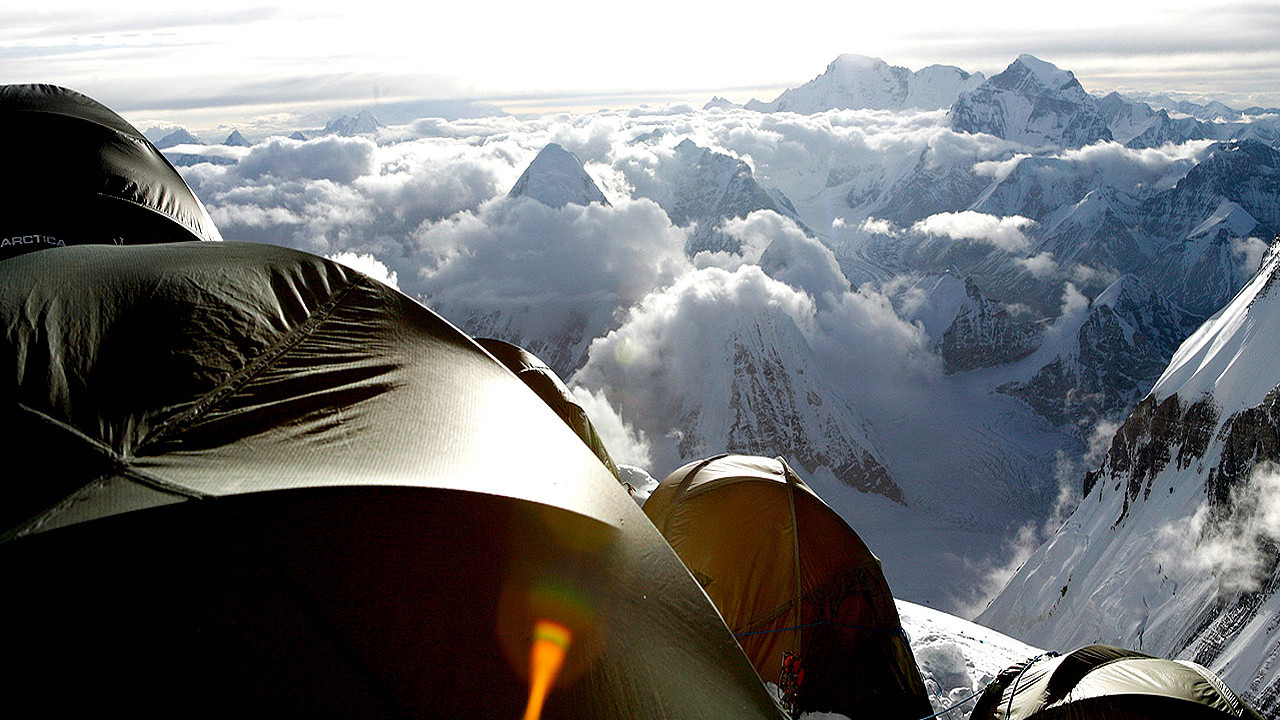 Show Everest: Beyond The Limit