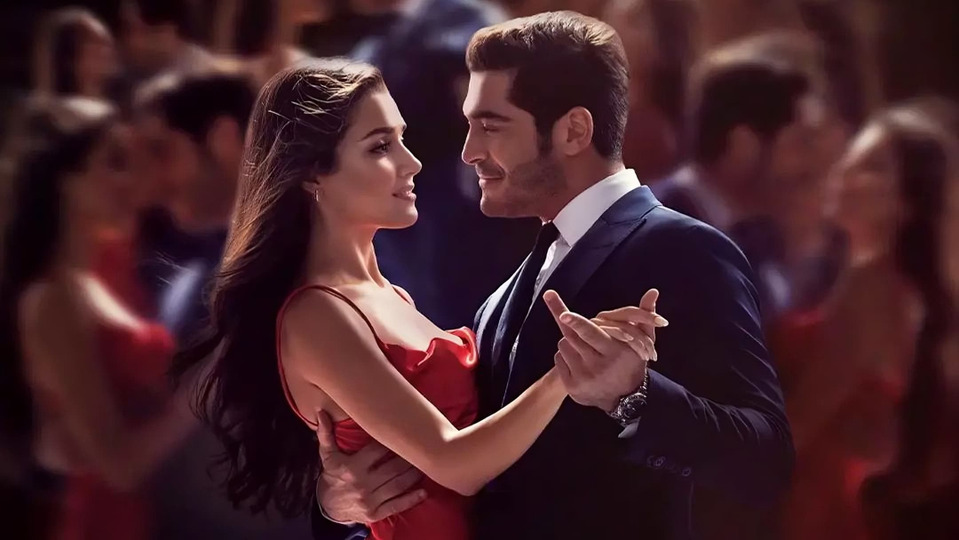 Ayol siydigini soradi va ichadi.