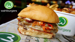 Wahlburgers season 7