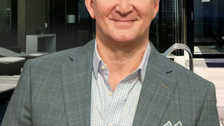 Сериал Self-Made Mansions