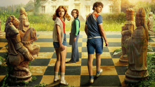 Show Tordyveln flyger i skymningen