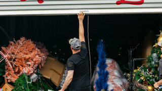 Сериал Hoarding for the Holidays